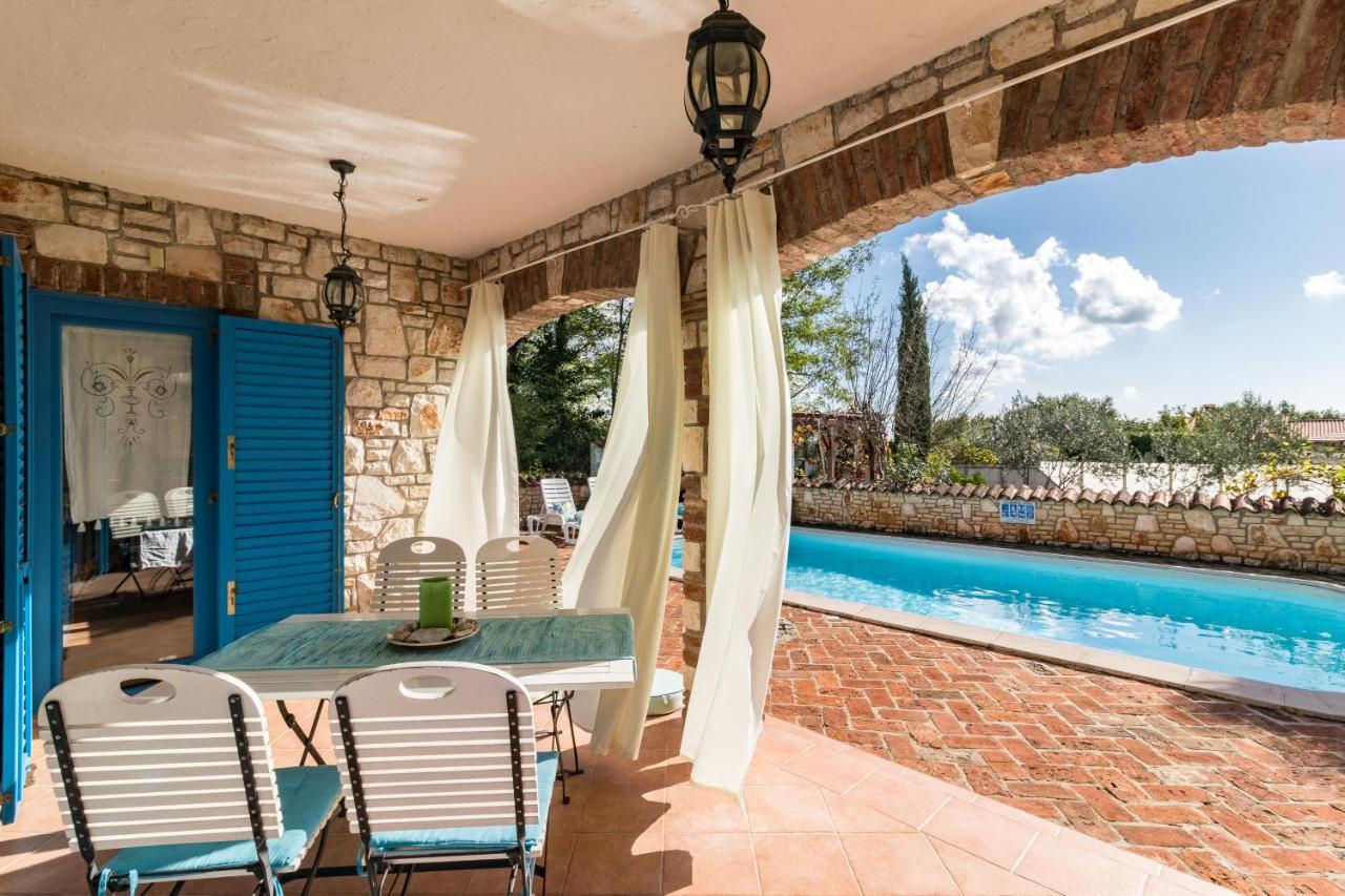 Villa-Johanna Kaštelir Esterno foto